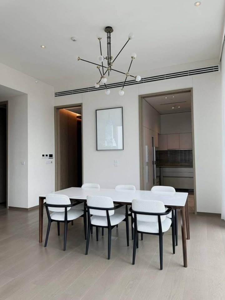 2-Bed, 3-Bath, 154 sqm Condo at Scope Langsuan for Rent, 390K THB/month, 5-min Walk to Chidlom BTS