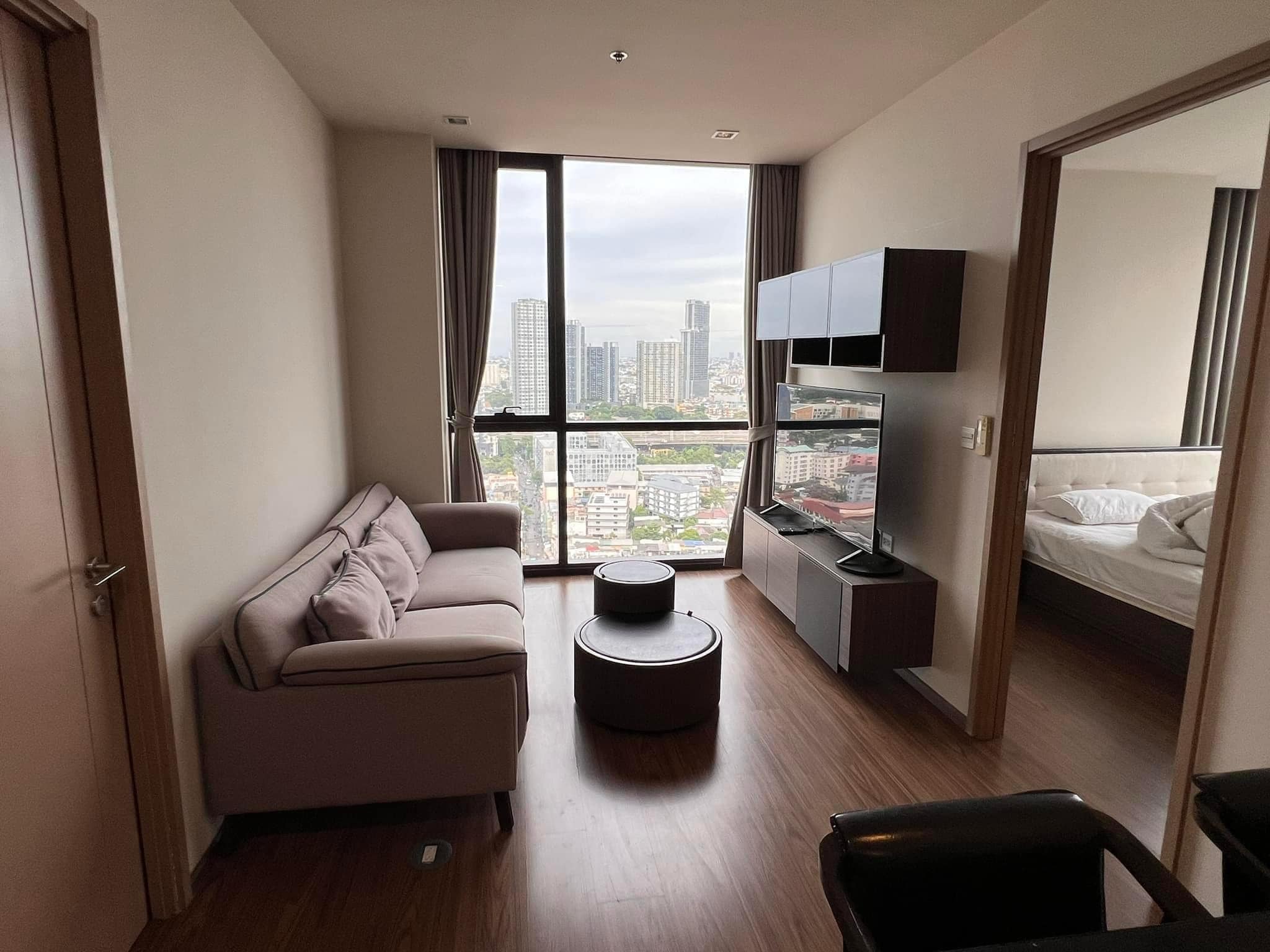 Modern 2-bed, 2-bath, 70 sqm corner unit at The Line Sukhumvit 71. 7 mins to BTS Phra Khanong. Pool, gym, co-working space. Rent ฿40K/month.