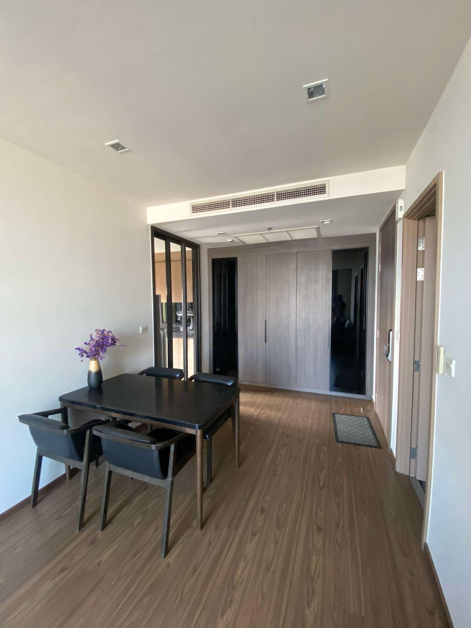 Modern 2-bed, 2-bath, 70 sqm corner unit at The Line Sukhumvit 71. 7 mins to BTS Phra Khanong. Pool, gym, co-working space. Rent ฿40K/month.