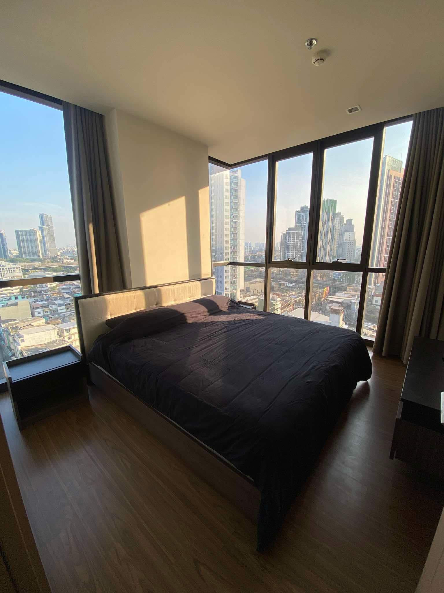 Modern 2-bed, 2-bath, 70 sqm corner unit at The Line Sukhumvit 71. 7 mins to BTS Phra Khanong. Pool, gym, co-working space. Rent ฿40K/month.