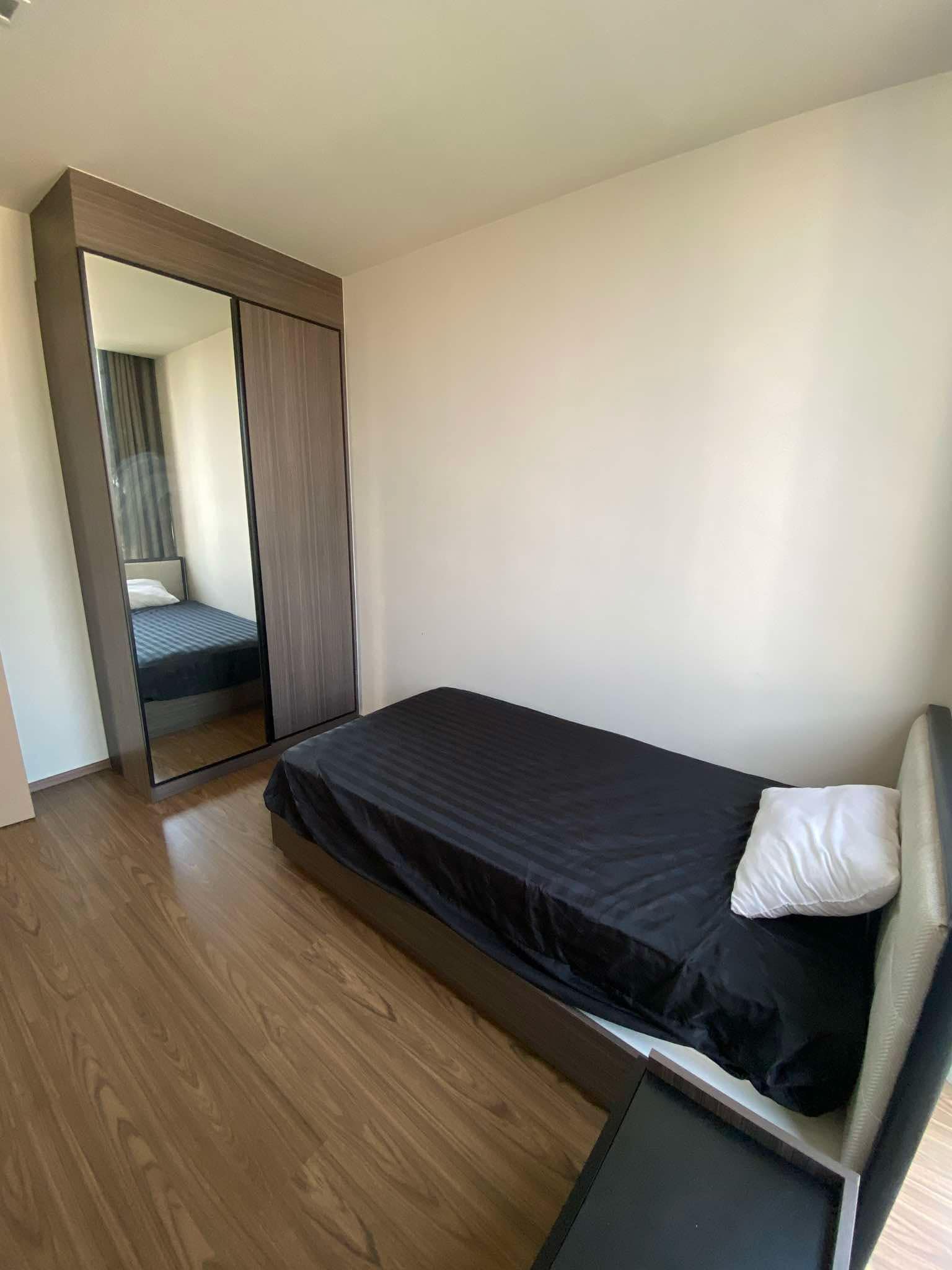 Modern 2-bed, 2-bath, 70 sqm corner unit at The Line Sukhumvit 71. 7 mins to BTS Phra Khanong. Pool, gym, co-working space. Rent ฿40K/month.