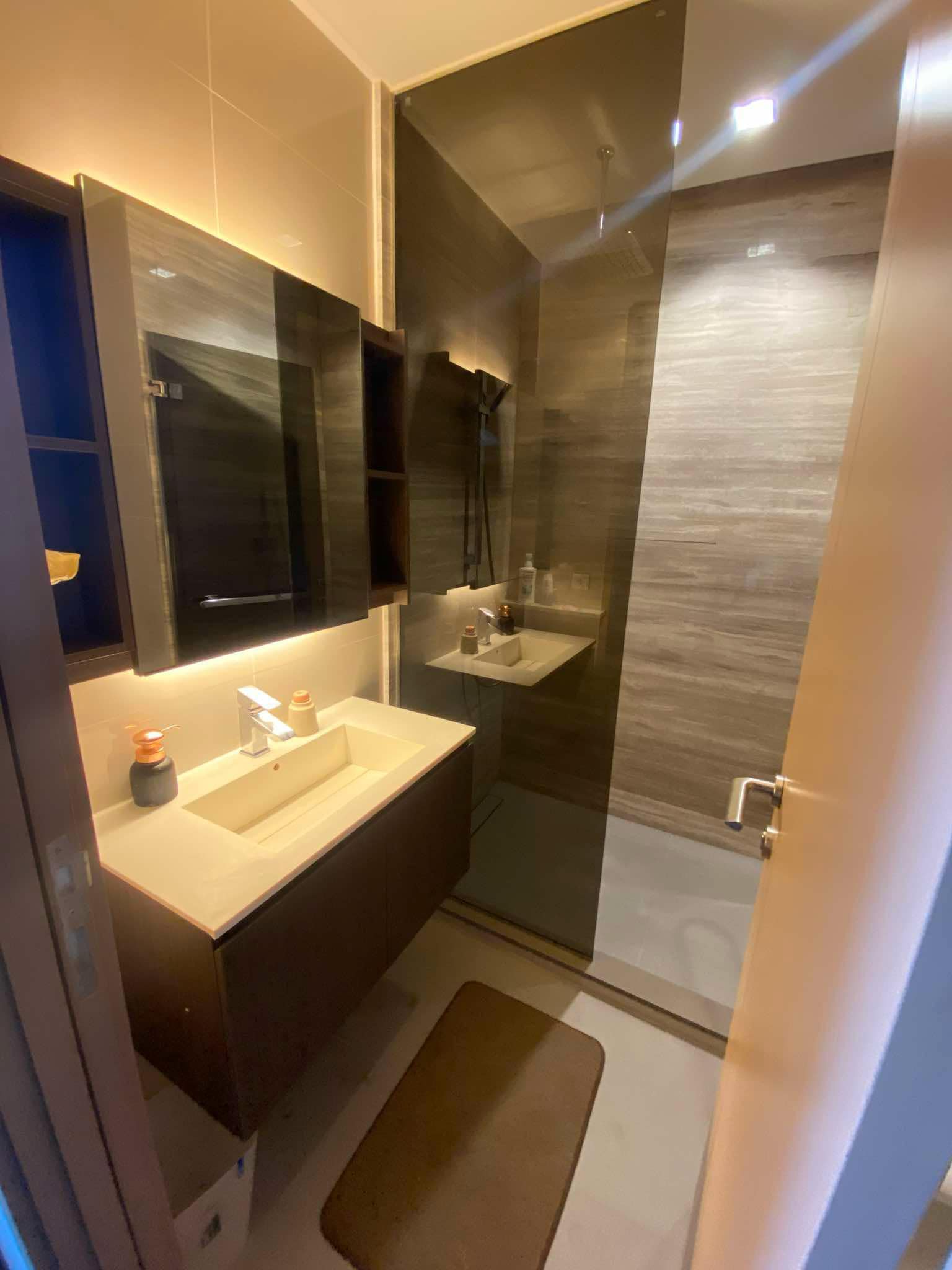 Modern 2-bed, 2-bath, 70 sqm corner unit at The Line Sukhumvit 71. 7 mins to BTS Phra Khanong. Pool, gym, co-working space. Rent ฿40K/month.