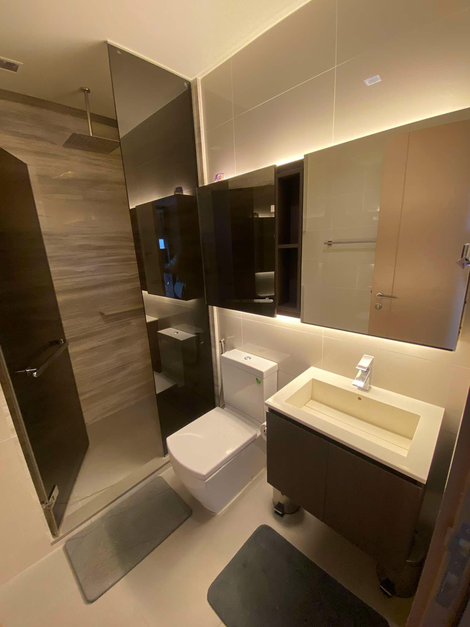 Modern 2-bed, 2-bath, 70 sqm corner unit at The Line Sukhumvit 71. 7 mins to BTS Phra Khanong. Pool, gym, co-working space. Rent ฿40K/month.