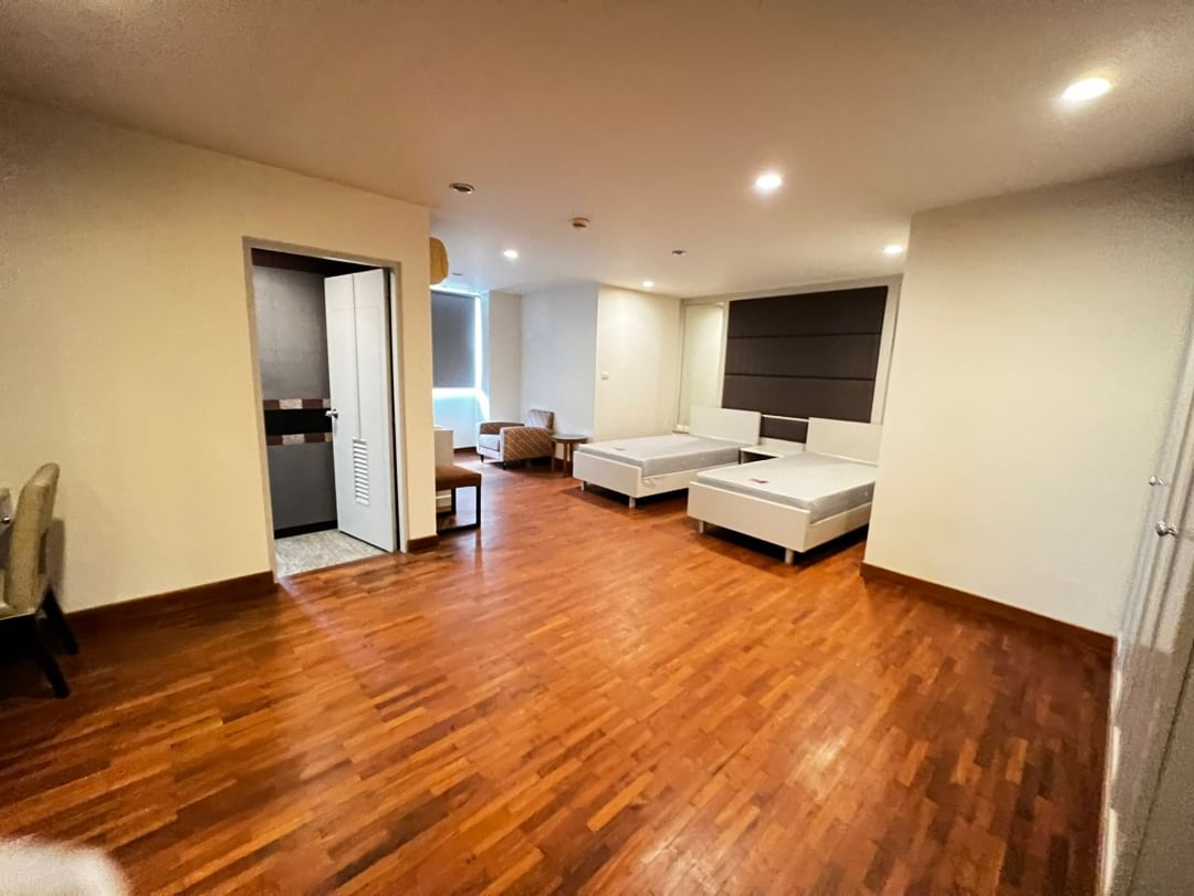 President Park, 4-Bedroom Condo Bangkok, Luxury Condo for Rent, Sukhumvit 24 Condo, Bangkok Rental Property, High-End Condo Bangkok, Condo Near Phrom Phong BTS