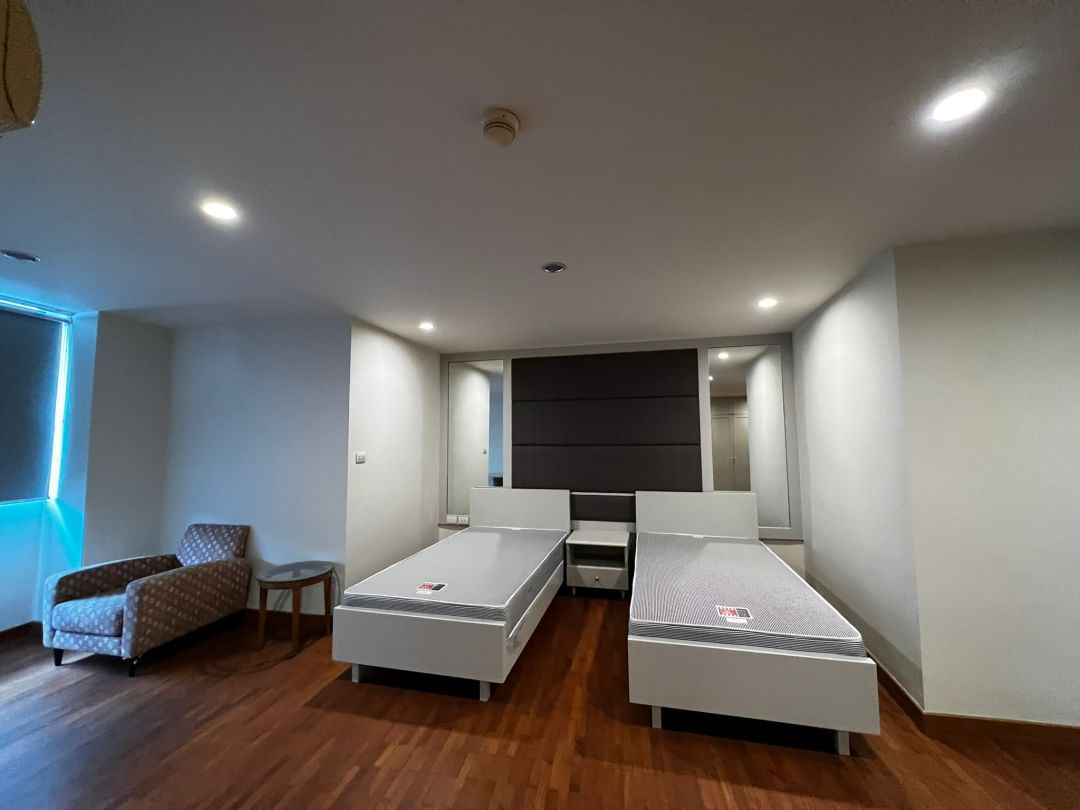President Park, 4-Bedroom Condo Bangkok, Luxury Condo for Rent, Sukhumvit 24 Condo, Bangkok Rental Property, High-End Condo Bangkok, Condo Near Phrom Phong BTS