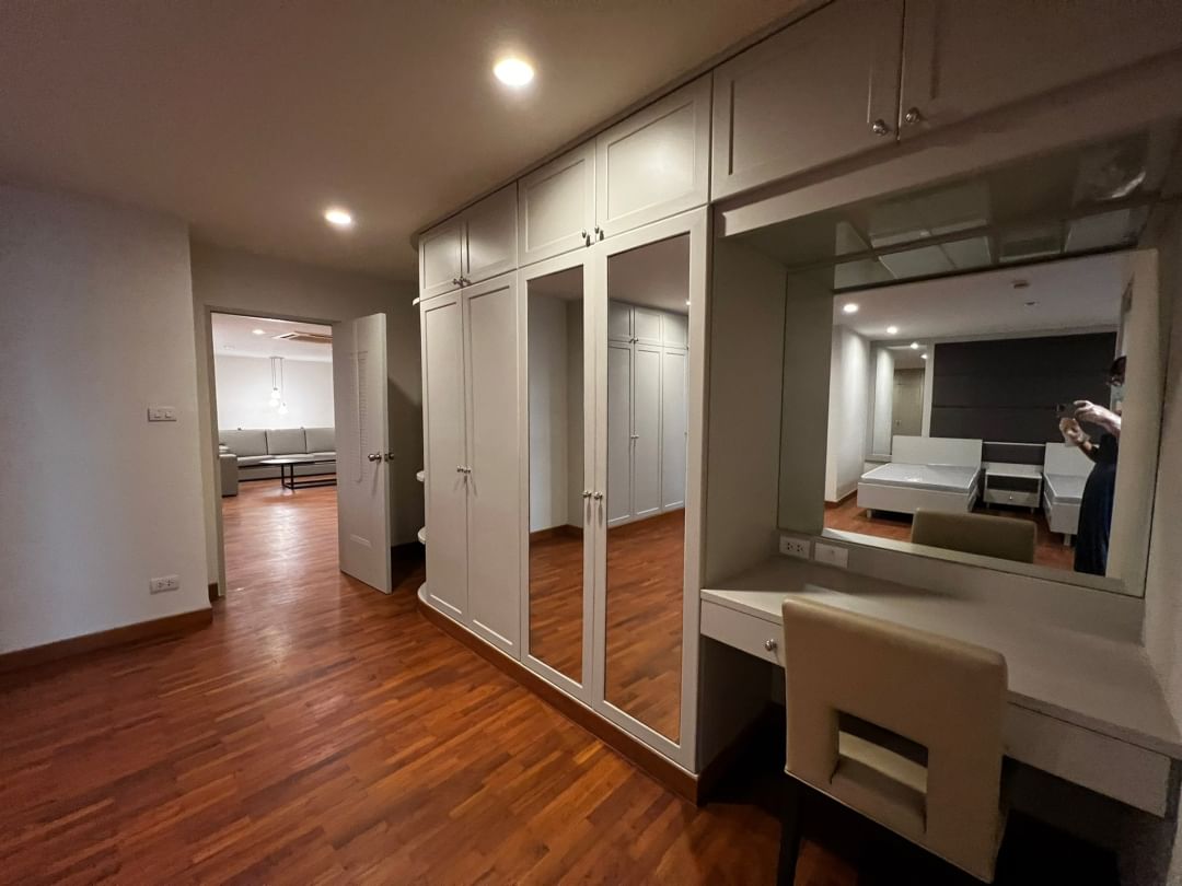 President Park, 4-Bedroom Condo Bangkok, Luxury Condo for Rent, Sukhumvit 24 Condo, Bangkok Rental Property, High-End Condo Bangkok, Condo Near Phrom Phong BTS