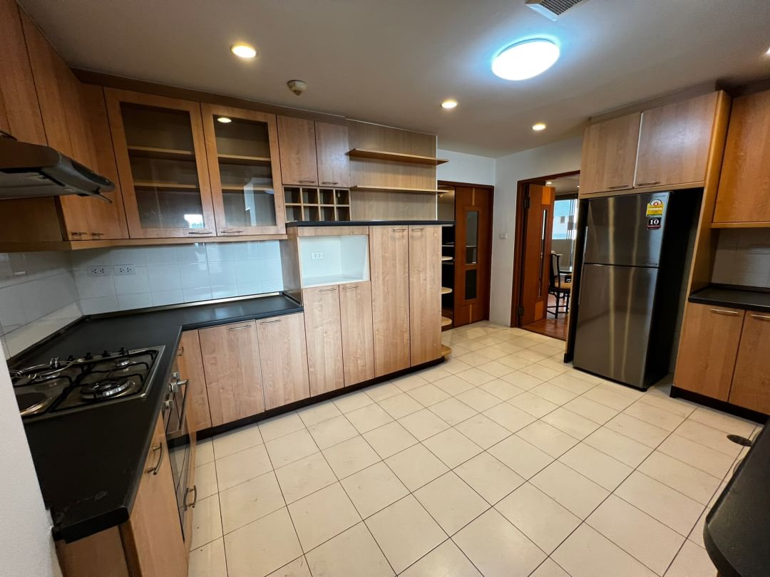 President Park, 4-Bedroom Condo Bangkok, Luxury Condo for Rent, Sukhumvit 24 Condo, Bangkok Rental Property, High-End Condo Bangkok, Condo Near Phrom Phong BTS