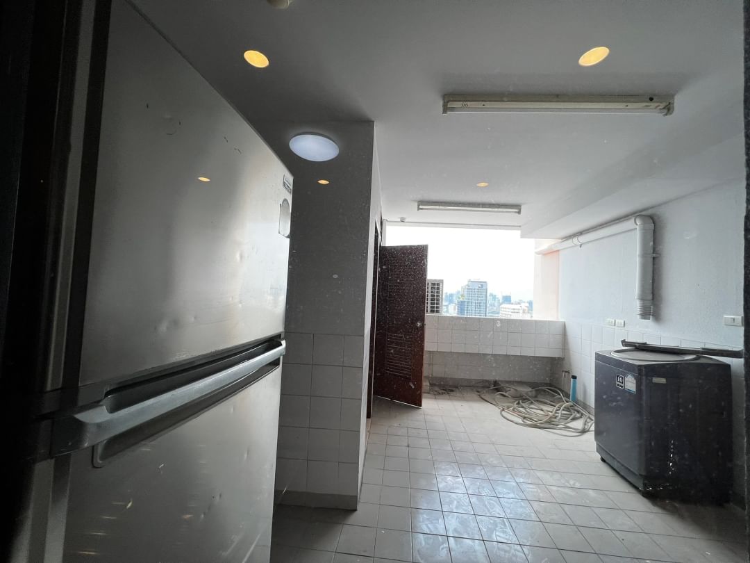 President Park, 4-Bedroom Condo Bangkok, Luxury Condo for Rent, Sukhumvit 24 Condo, Bangkok Rental Property, High-End Condo Bangkok, Condo Near Phrom Phong BTS