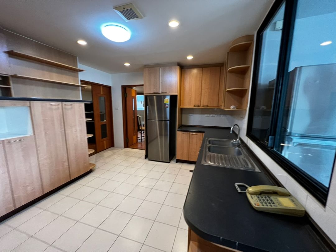 President Park, 4-Bedroom Condo Bangkok, Luxury Condo for Rent, Sukhumvit 24 Condo, Bangkok Rental Property, High-End Condo Bangkok, Condo Near Phrom Phong BTS