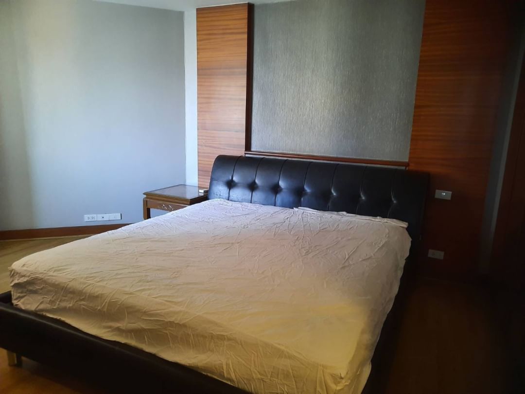 3-Bedrooms 4-Bathrooms plus 1 -Maidroom 260sqm Condo For Rent at President Park - 80,000 THB/Month