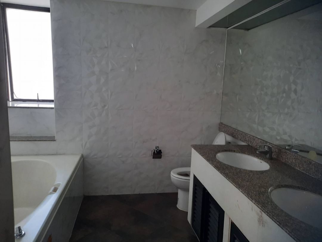Spacious 3-bed, 4-bath condo with maid room at President Park Sukhumvit 24 for rent at 80,000 THB/month. Prime location near Phrom Phong BTS. Luxury living in Bangkok.