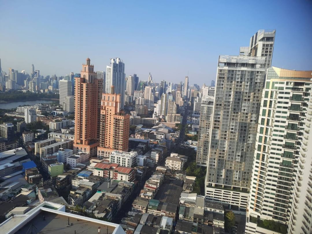Spacious 3-bed, 4-bath condo with maid room at President Park Sukhumvit 24 for rent at 80,000 THB/month. Prime location near Phrom Phong BTS. Luxury living in Bangkok.