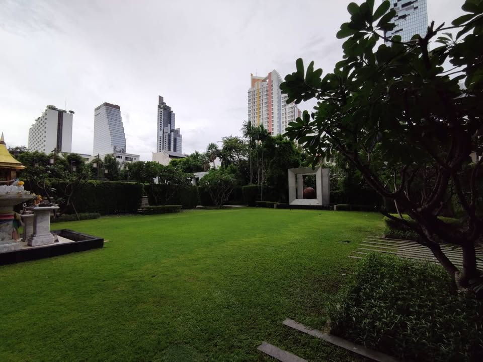 Stylish 1-bed, 1-bath condo at The Address Sathorn, 46.6 sqm, 12th floor with Mahanakhon Kingpower view. Prime location near BTS St. Louis & Chong Nonsi. Rent starts at 29,500 THB/month.