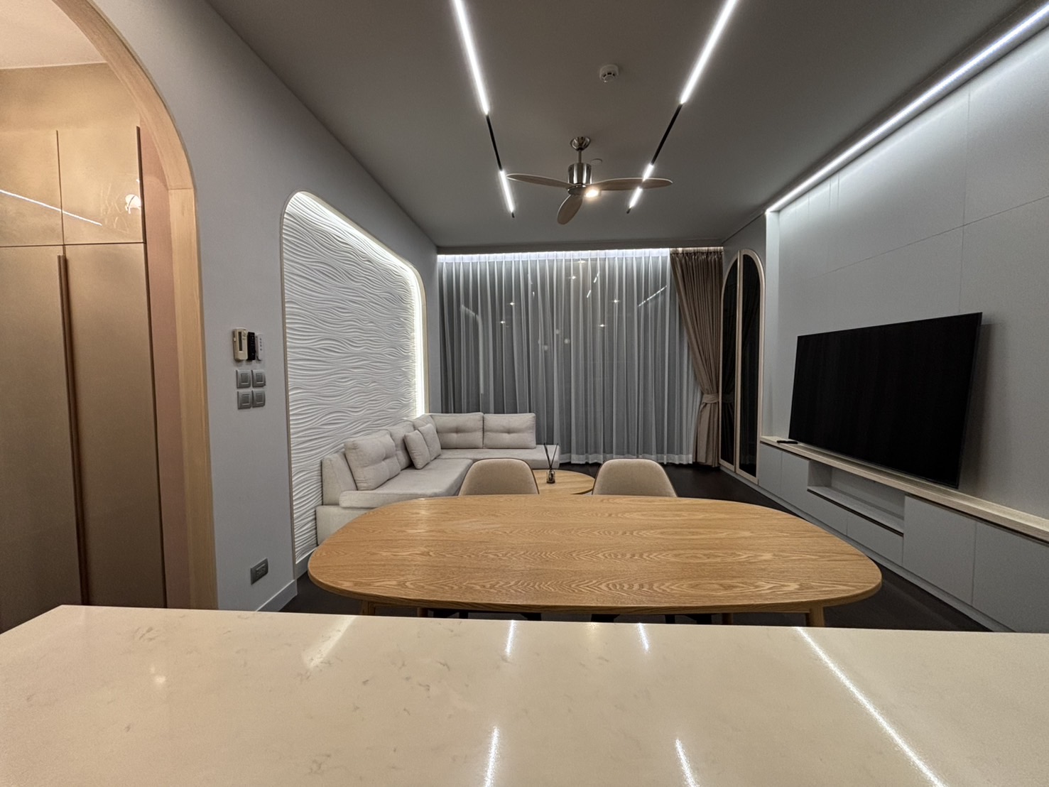 Luxury 3-bed, 3-bath condo at LAVIQ Sukhumvit 57, 120 sqm, 27th floor. Prime Thonglor location near BTS. Full facilities. Rent starts at 145,000 THB/month.