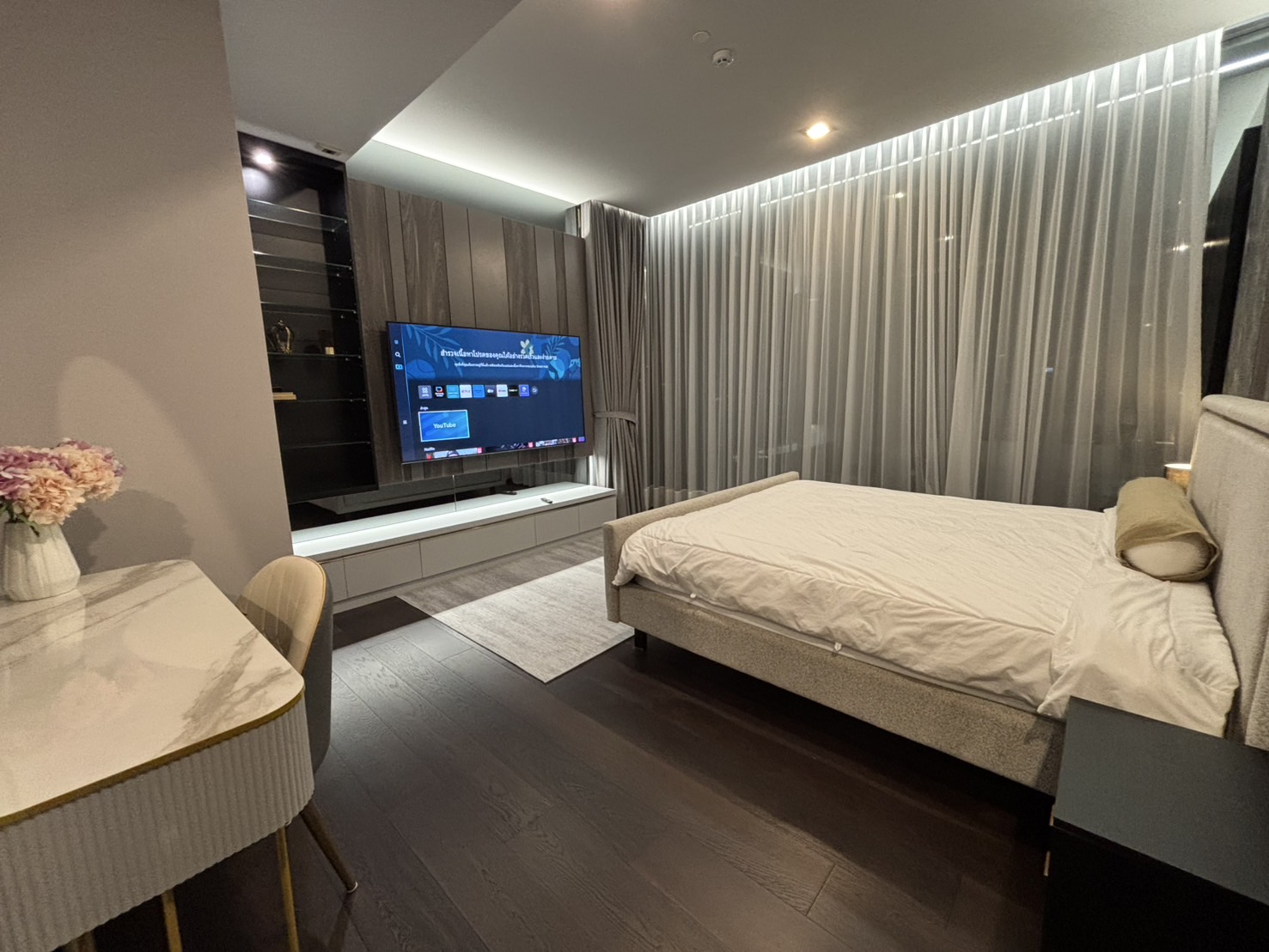 Luxury 3-bed, 3-bath condo at LAVIQ Sukhumvit 57, 120 sqm, 27th floor. Prime Thonglor location near BTS. Full facilities. Rent starts at 145,000 THB/month.