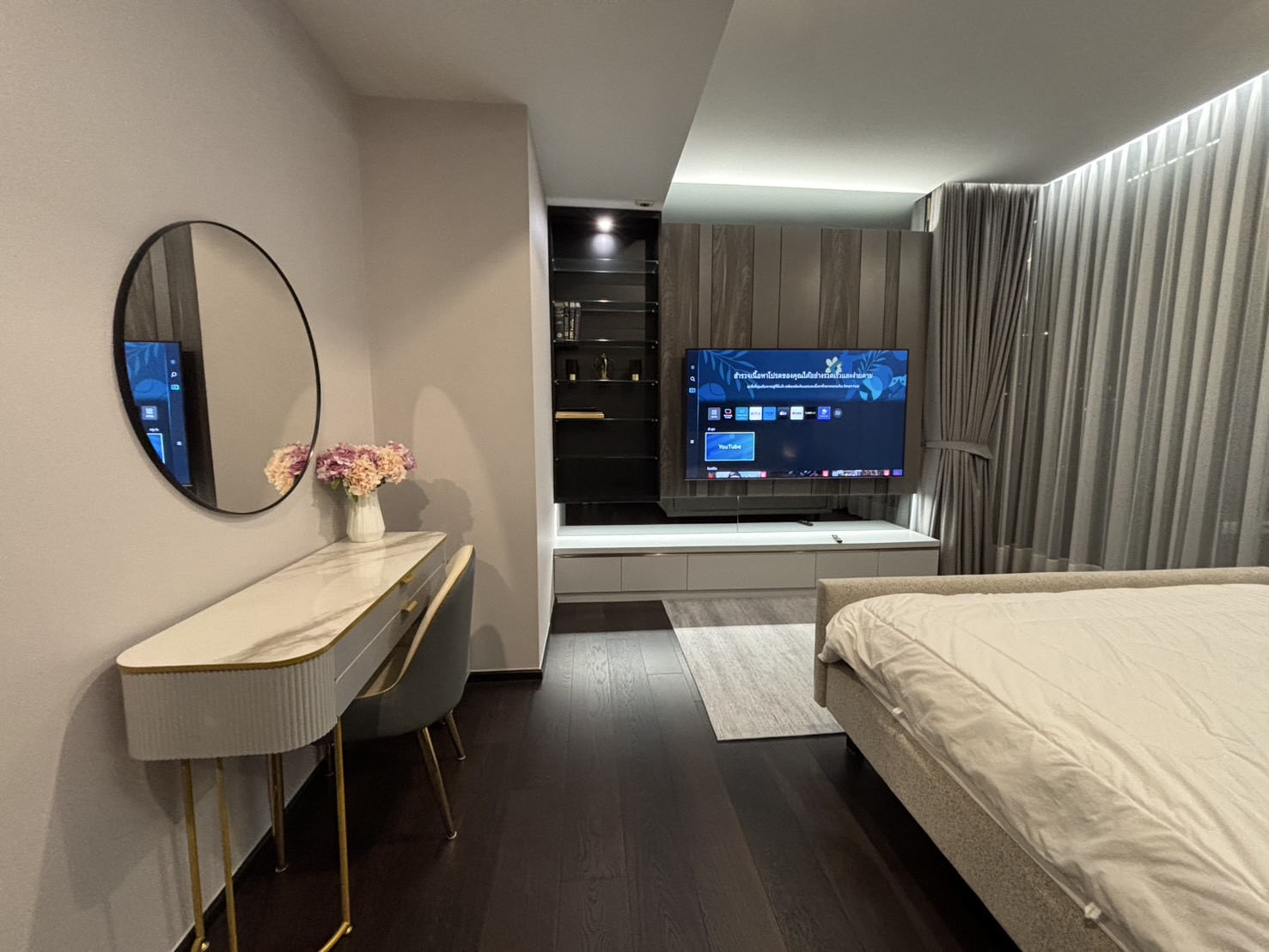 Luxury 3-bed, 3-bath condo at LAVIQ Sukhumvit 57, 120 sqm, 27th floor. Prime Thonglor location near BTS. Full facilities. Rent starts at 145,000 THB/month.