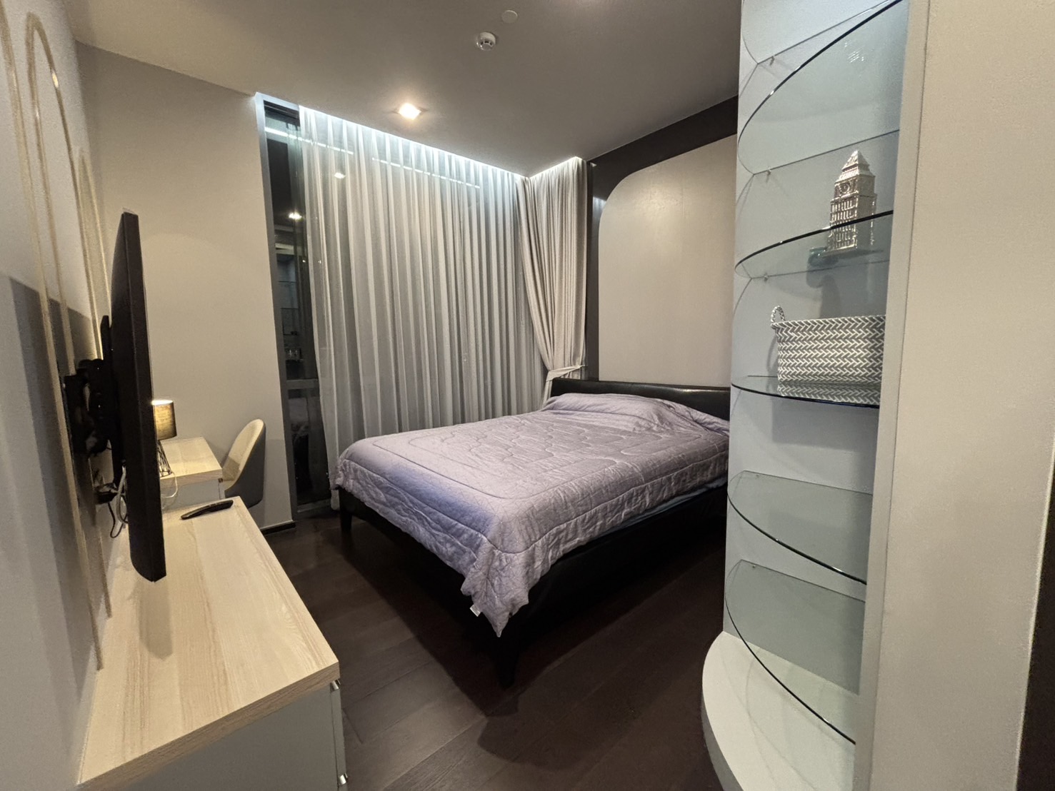 Luxury 3-bed, 3-bath condo at LAVIQ Sukhumvit 57, 120 sqm, 27th floor. Prime Thonglor location near BTS. Full facilities. Rent starts at 145,000 THB/month.