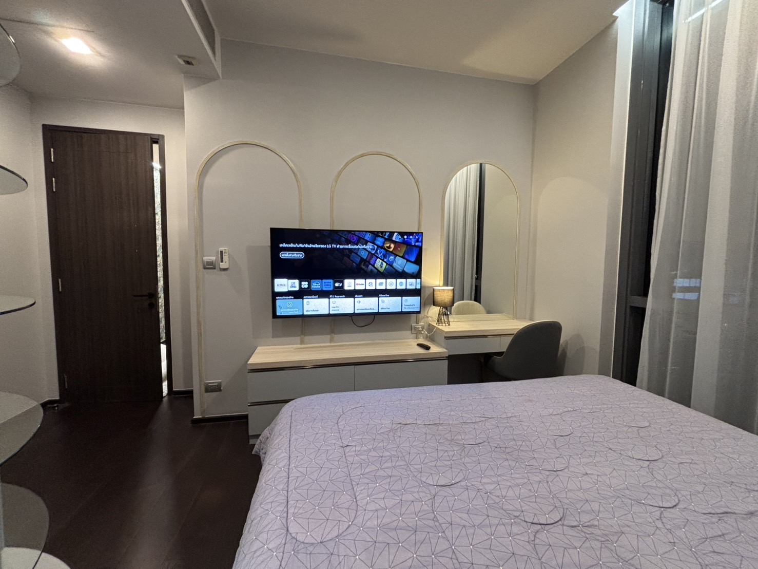 Luxury 3-bed, 3-bath condo at LAVIQ Sukhumvit 57, 120 sqm, 27th floor. Prime Thonglor location near BTS. Full facilities. Rent starts at 145,000 THB/month.