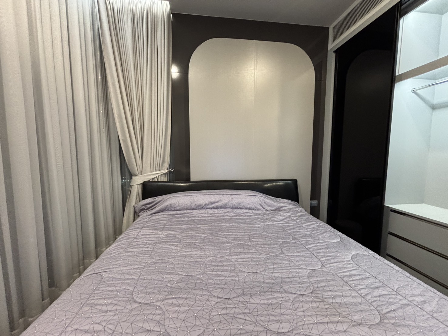 Luxury 3-bed, 3-bath condo at LAVIQ Sukhumvit 57, 120 sqm, 27th floor. Prime Thonglor location near BTS. Full facilities. Rent starts at 145,000 THB/month.