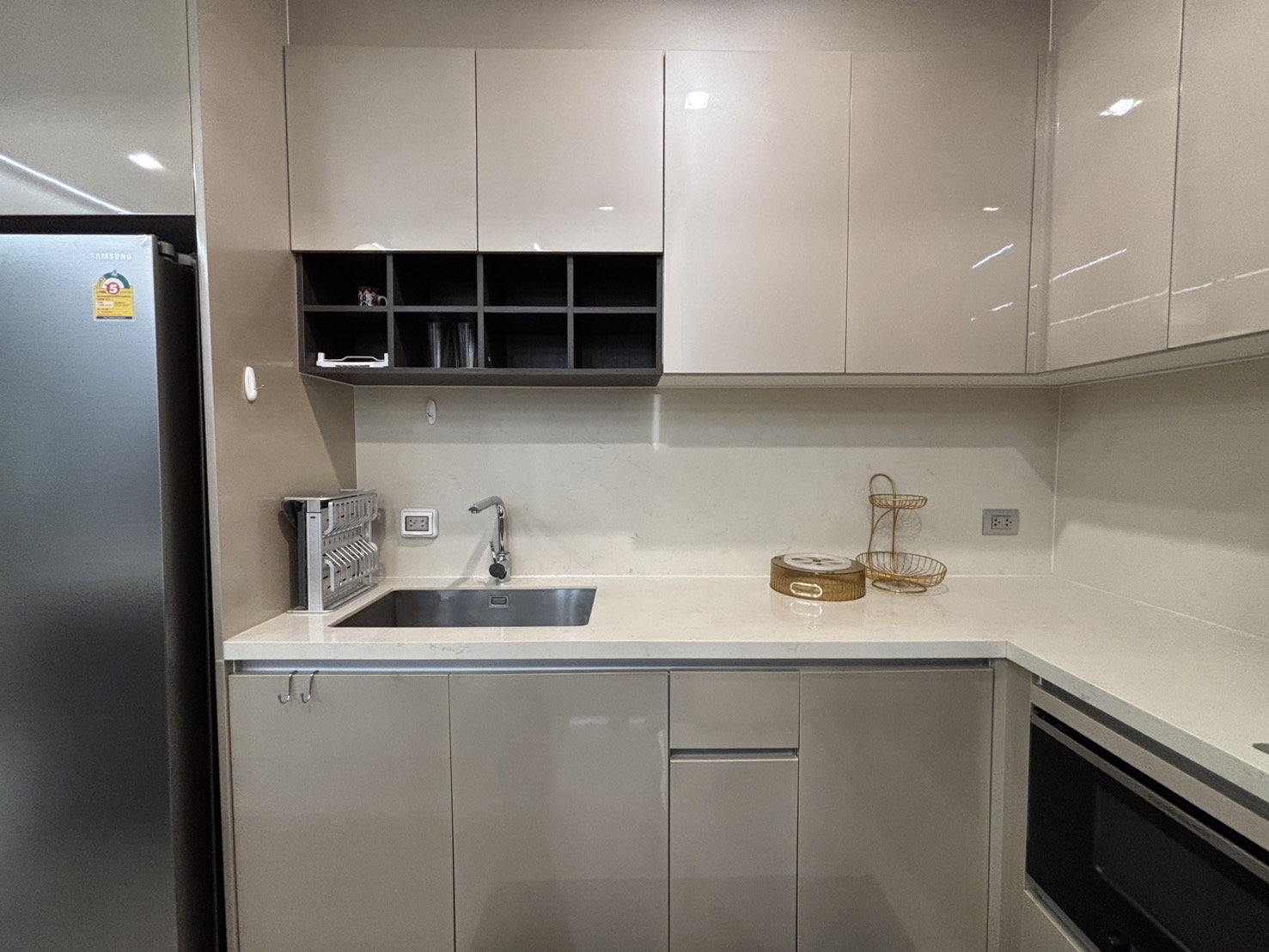 Luxury 3-bed, 3-bath condo at LAVIQ Sukhumvit 57, 120 sqm, 27th floor. Prime Thonglor location near BTS. Full facilities. Rent starts at 145,000 THB/month.
