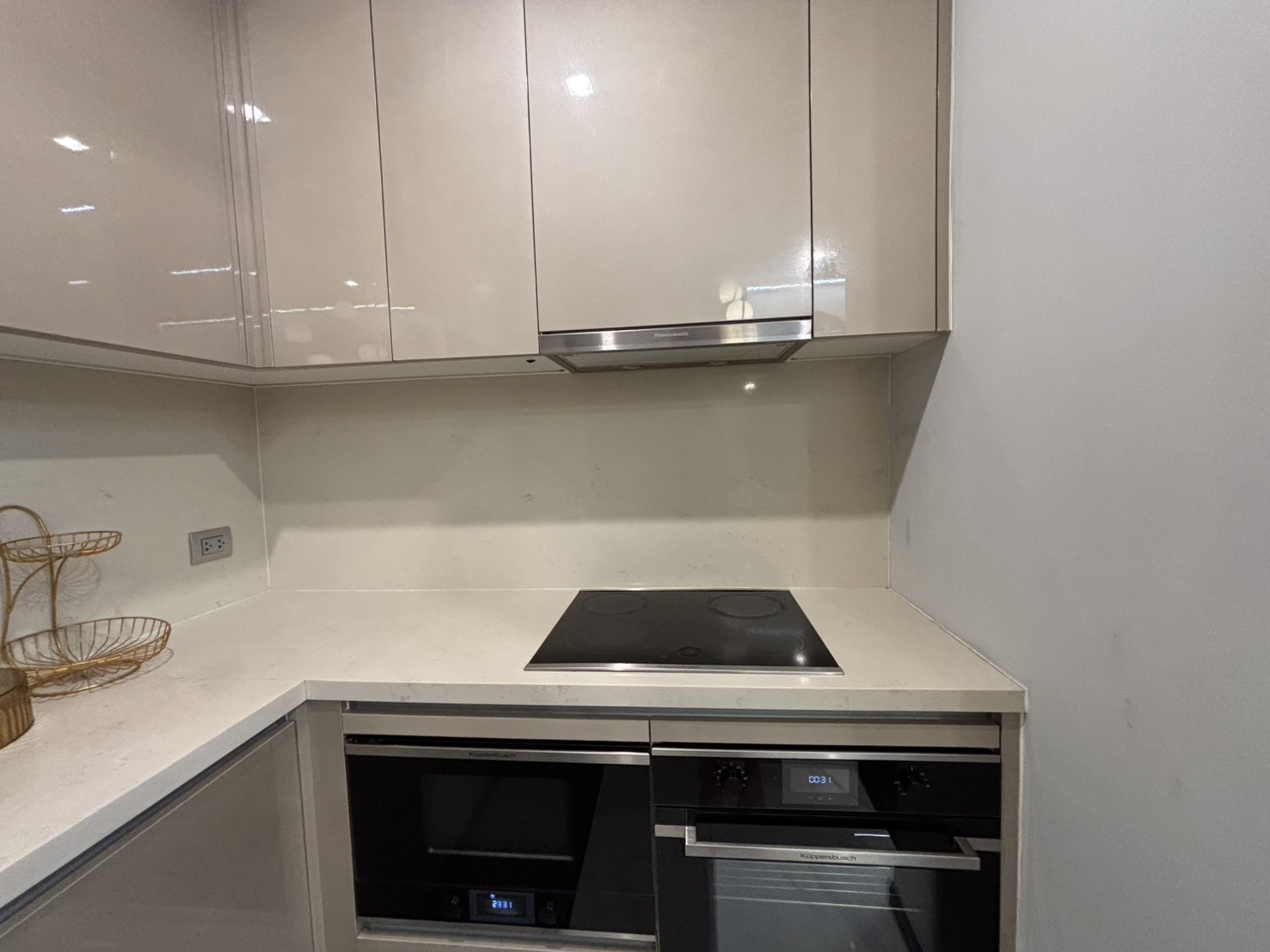 Luxury 3-bed, 3-bath condo at LAVIQ Sukhumvit 57, 120 sqm, 27th floor. Prime Thonglor location near BTS. Full facilities. Rent starts at 145,000 THB/month.