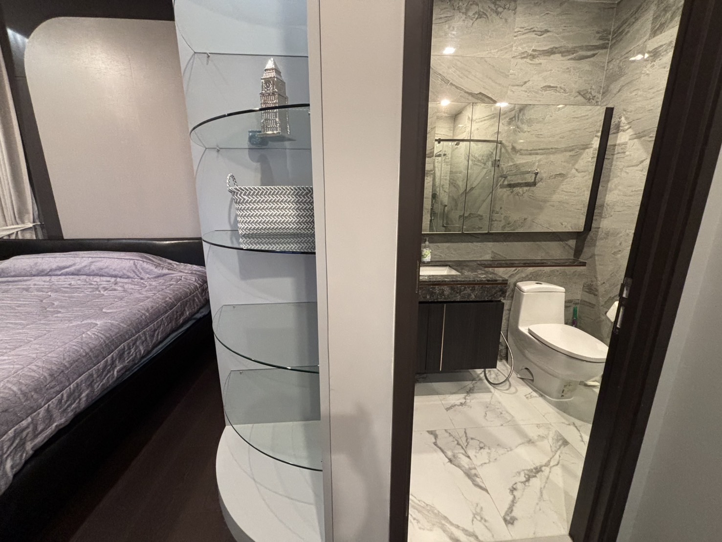 Luxury 3-bed, 3-bath condo at LAVIQ Sukhumvit 57, 120 sqm, 27th floor. Prime Thonglor location near BTS. Full facilities. Rent starts at 145,000 THB/month.