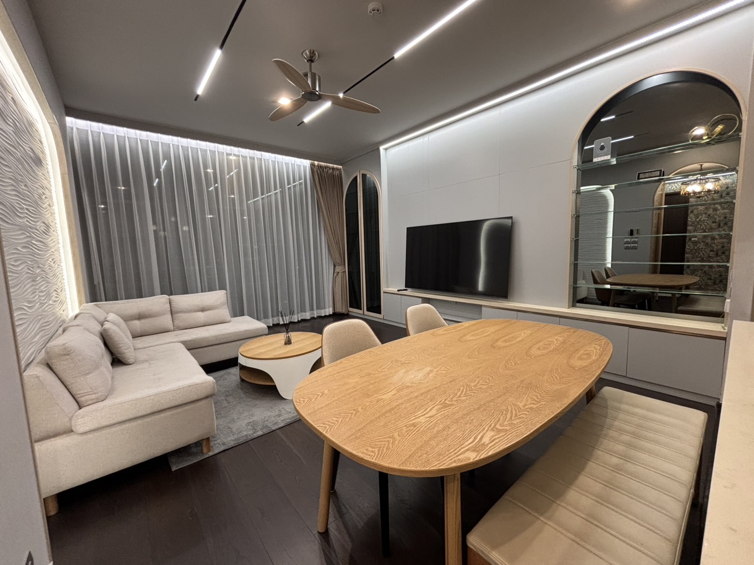 Luxury 3-bed, 3-bath condo at LAVIQ Sukhumvit 57, 120 sqm, 27th floor. Prime Thonglor location near BTS. Full facilities. Rent starts at 145,000 THB/month.