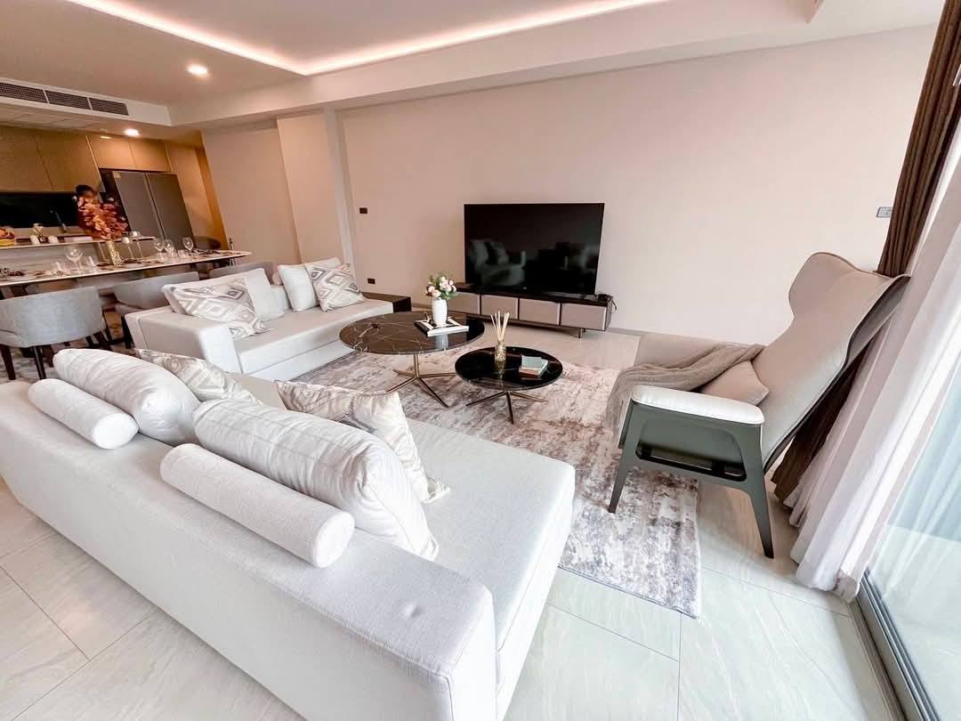 Luxury 2-bed, 2-bath condo at H Sukhumvit 43, 60 sqm, 17th floor. Prime Phrom Phong location near BTS. Full facilities. Rent starts at 43,000 THB/month.