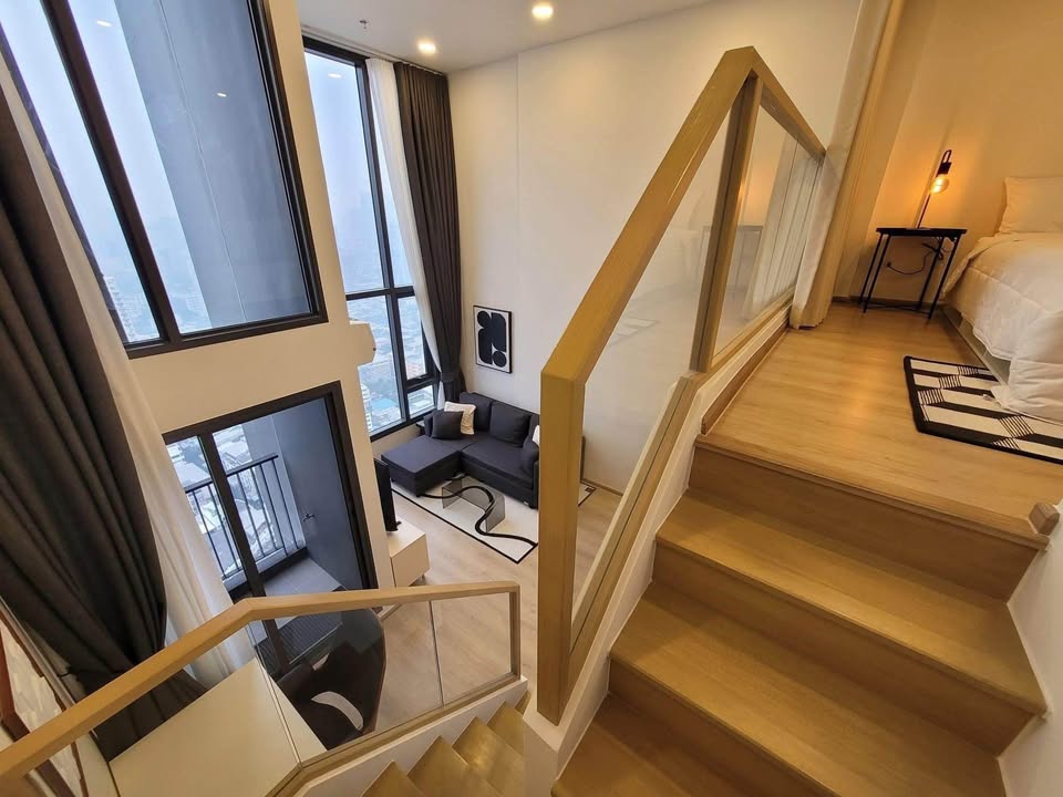 Modern 1-bed loft-style condo at Life Rama 4 - Asoke, 41 sqm, 35th floor. Fully furnished, high-rise luxury, 450m to MRT QSNCC. Rent: 29,000 THB/month.