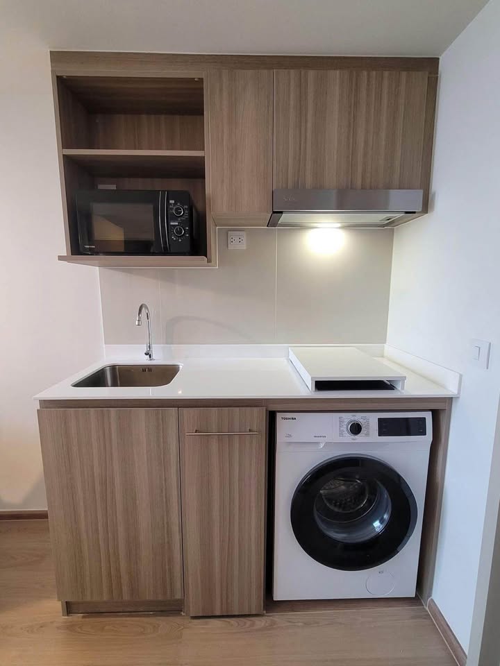 Modern 1-bed loft-style condo at Life Rama 4 - Asoke, 41 sqm, 35th floor. Fully furnished, high-rise luxury, 450m to MRT QSNCC. Rent: 29,000 THB/month.