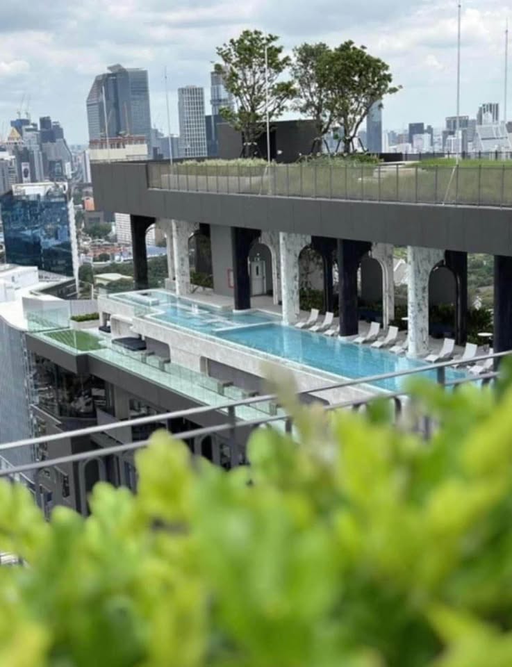 Modern 1-bed loft-style condo at Life Rama 4 - Asoke, 41 sqm, 35th floor. Fully furnished, high-rise luxury, 450m to MRT QSNCC. Rent: 29,000 THB/month.