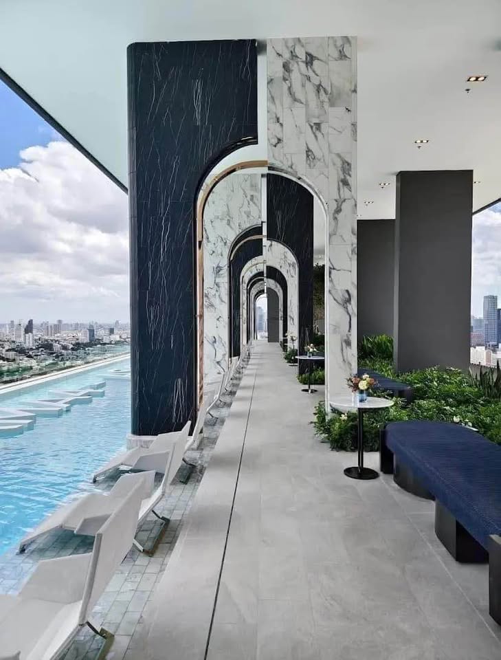Modern 1-bed loft-style condo at Life Rama 4 - Asoke, 41 sqm, 35th floor. Fully furnished, high-rise luxury, 450m to MRT QSNCC. Rent: 29,000 THB/month.