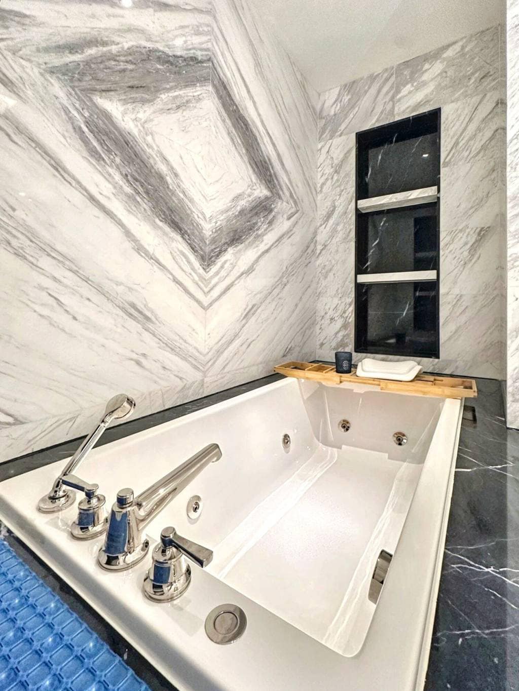 2-Bed, 2-Bath, 379 sqm Condo at The Residences Mandarin Oriental for Rent, ฿260,000/month, Saphan Taksin BTS, Luxury Living in Bangkok