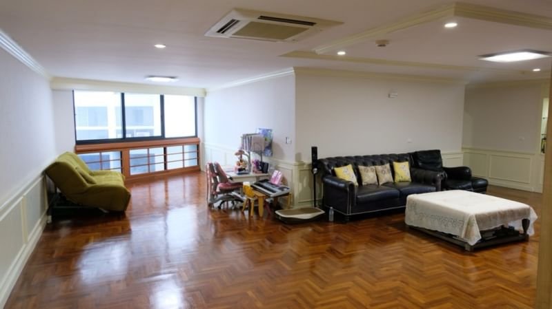 Spacious 3-bedroom condo for sale at President Park Sukhumvit 24. Fully furnished, 230 sqm, prime location. Luxury living with top-tier amenities.