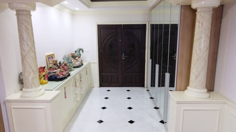 Spacious 3-bedroom condo for sale at President Park Sukhumvit 24. Fully furnished, 230 sqm, prime location. Luxury living with top-tier amenities.
