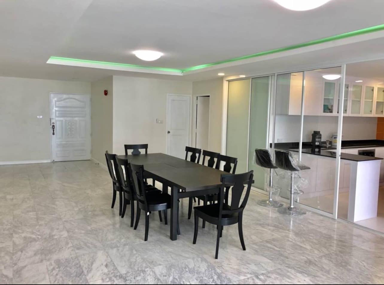 4-Bed, 3-Bath, 236 sqm Condo at DS Towers 1 for Sale near BTS Phrom Phong, ฿25,500,000, Fully Furnished, Prime Sukhumvit Location, Flexible Purchase Terms.
