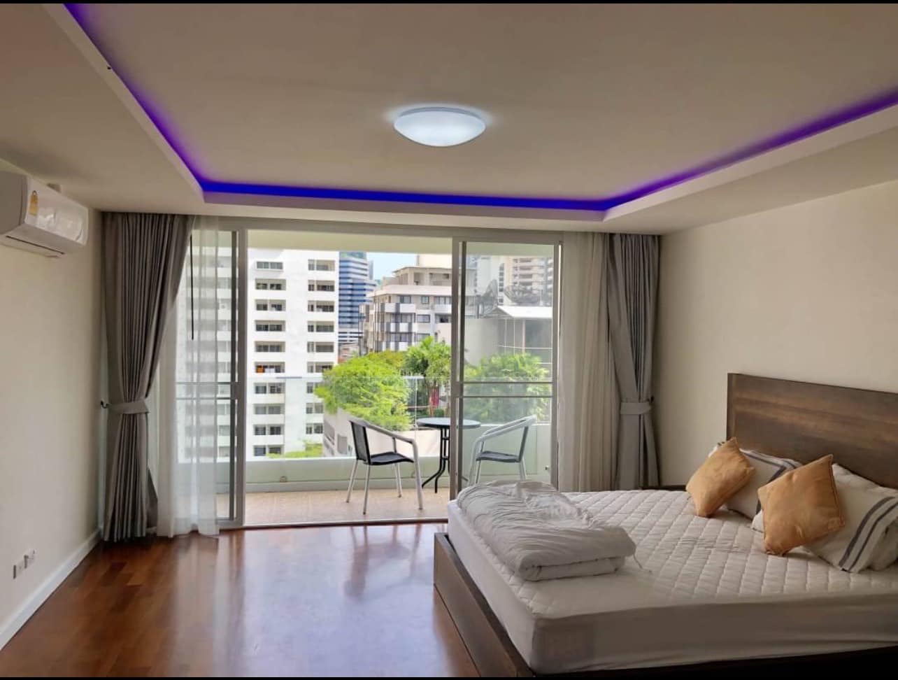 4-Bed, 3-Bath, 236 sqm Condo at DS Towers 1 for Sale near BTS Phrom Phong, ฿25,500,000, Fully Furnished, Prime Sukhumvit Location, Flexible Purchase Terms.