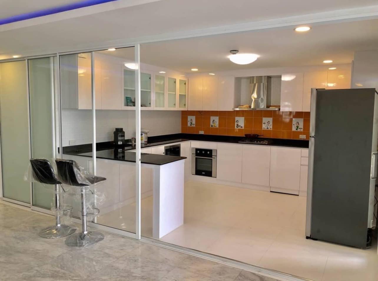 4-Bed, 3-Bath, 236 sqm Condo at DS Towers 1 for Sale near BTS Phrom Phong, ฿25,500,000, Fully Furnished, Prime Sukhumvit Location, Flexible Purchase Terms.