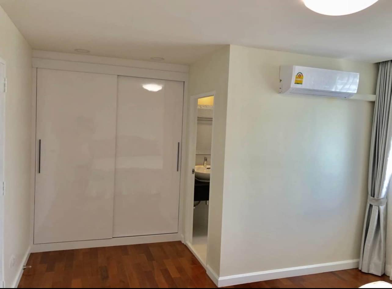 4-Bed, 3-Bath, 236 sqm Condo at DS Towers 1 for Sale near BTS Phrom Phong, ฿25,500,000, Fully Furnished, Prime Sukhumvit Location, Flexible Purchase Terms.