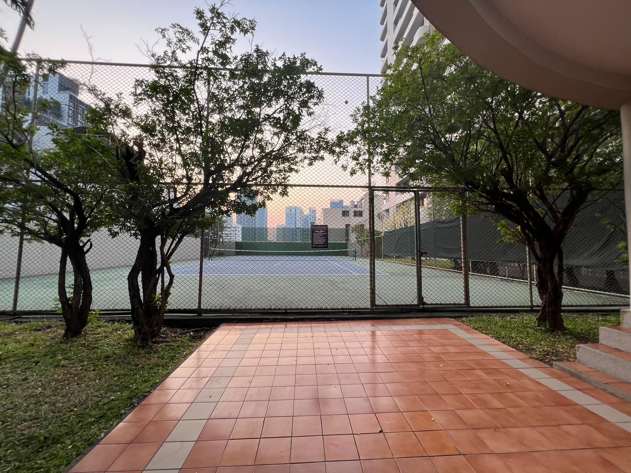 4-Bed, 3-Bath, 236 sqm Condo at DS Towers 1 for Sale near BTS Phrom Phong, ฿25,500,000, Fully Furnished, Prime Sukhumvit Location, Flexible Purchase Terms.