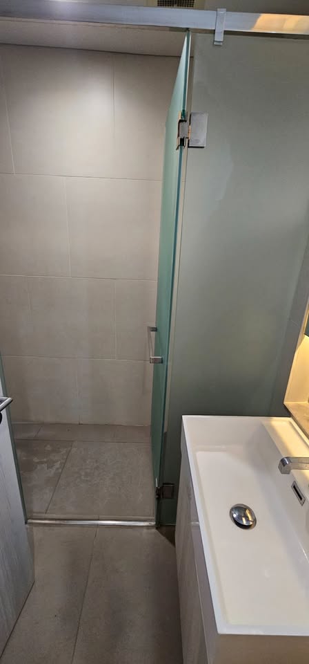 2-Bed, 1-Bath, 54 sqm Condo at The Lumpini 24 for Rent, 40K THB, Near Phrom Phong BTS, Fully Furnished, Modern Living in Sukhumvit 24, Bangkok