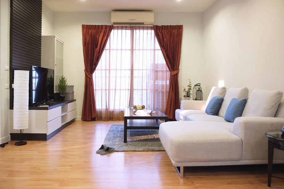 Spacious 3BR/3BA penthouse at CitiSmart Sukhumvit 18 for rent! Prime location, city views, luxury amenities. 75K THB/month. Call now for a viewing!