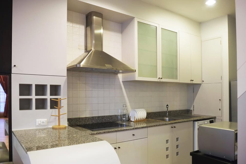 Spacious 3BR/3BA penthouse at CitiSmart Sukhumvit 18 for rent! Prime location, city views, luxury amenities. 75K THB/month. Call now for a viewing!