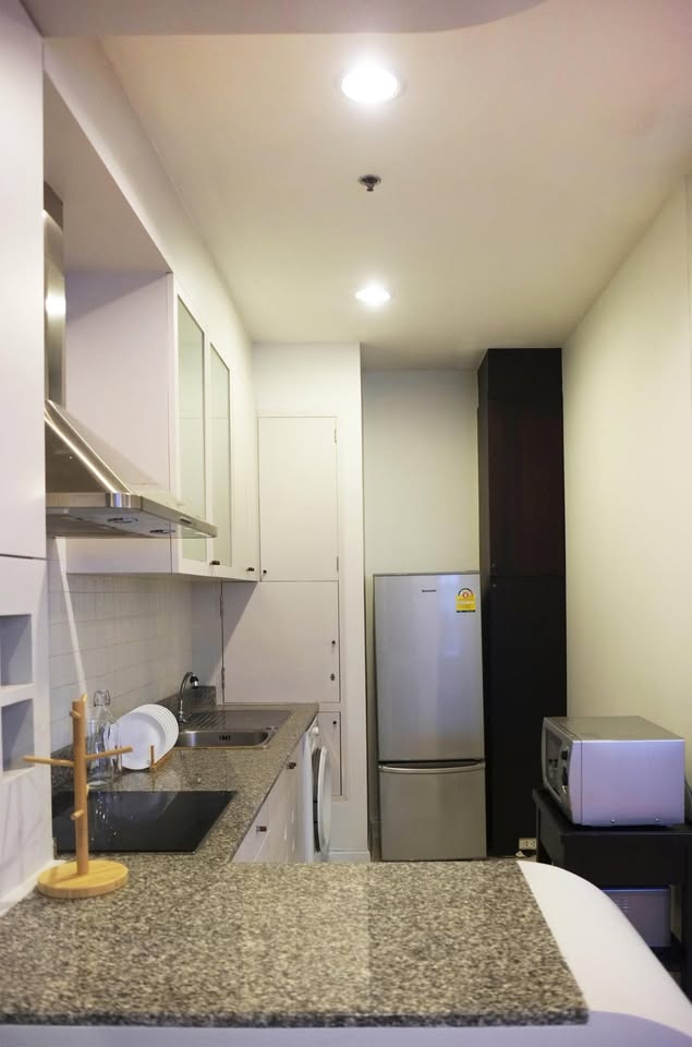 Spacious 3BR/3BA penthouse at CitiSmart Sukhumvit 18 for rent! Prime location, city views, luxury amenities. 75K THB/month. Call now for a viewing!