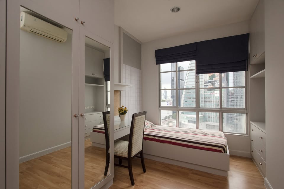 Spacious 3BR/3BA penthouse at CitiSmart Sukhumvit 18 for rent! Prime location, city views, luxury amenities. 75K THB/month. Call now for a viewing!