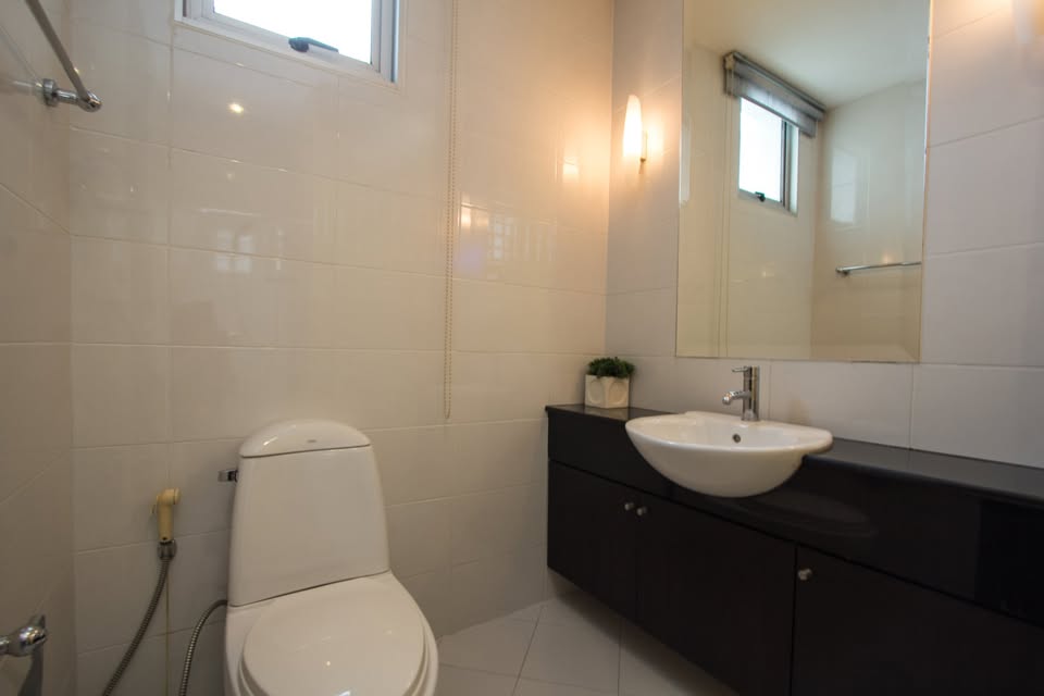 Spacious 3BR/3BA penthouse at CitiSmart Sukhumvit 18 for rent! Prime location, city views, luxury amenities. 75K THB/month. Call now for a viewing!