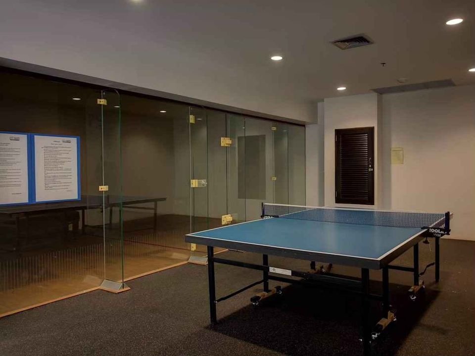 Spacious 3BR/3BA penthouse at CitiSmart Sukhumvit 18 for rent! Prime location, city views, luxury amenities. 75K THB/month. Call now for a viewing!