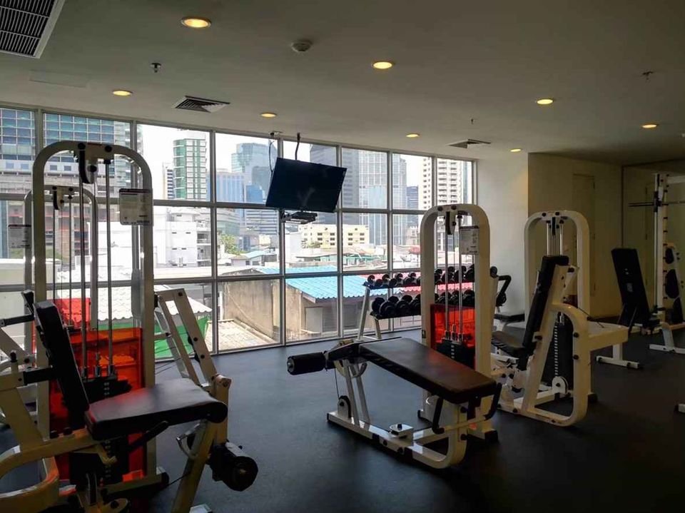 Spacious 3BR/3BA penthouse at CitiSmart Sukhumvit 18 for rent! Prime location, city views, luxury amenities. 75K THB/month. Call now for a viewing!