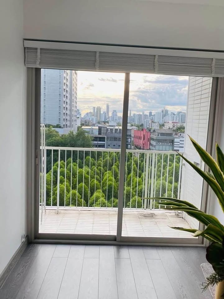 Spacious 2BR condo for rent at Noble Ora, Thonglor. 140 sqm, fully furnished, great amenities, prime location near BTS. Rent: 70,000 THB/month.