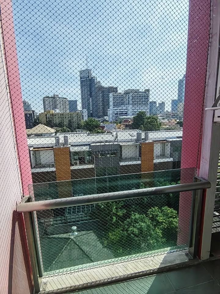 2-Bed, 2-Bath Condo for Rent at Click Condominium, 67 sqm, ฿35,000/month, Near BTS Ekkamai, Pet-Friendly in Sukhumvit 65, Bangkok